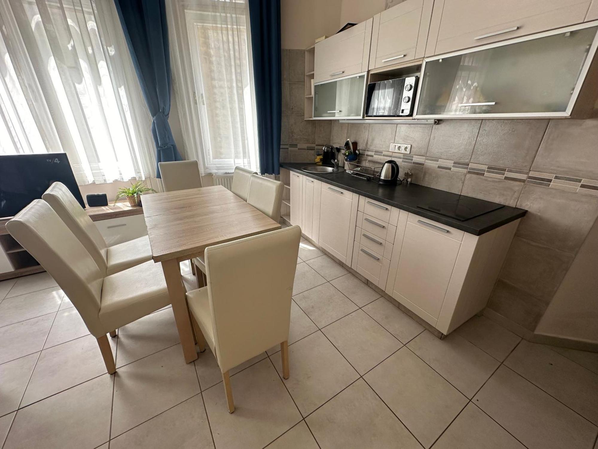 Bright Apartment In The Most Beautiful Street Of Budapest Vaci Street, Fashion Street Bagian luar foto